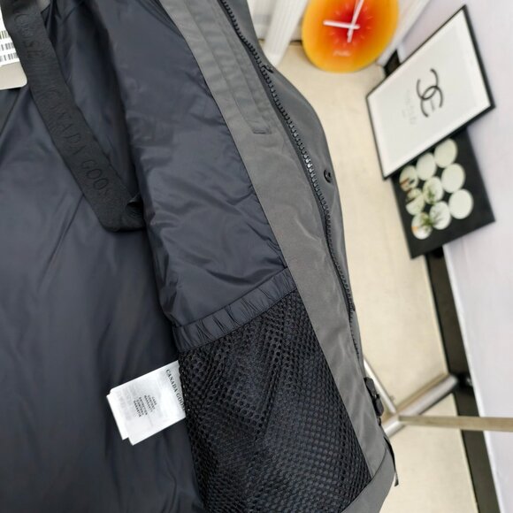 Canada Goose Puffer Jacket - Picture 7 of 8
